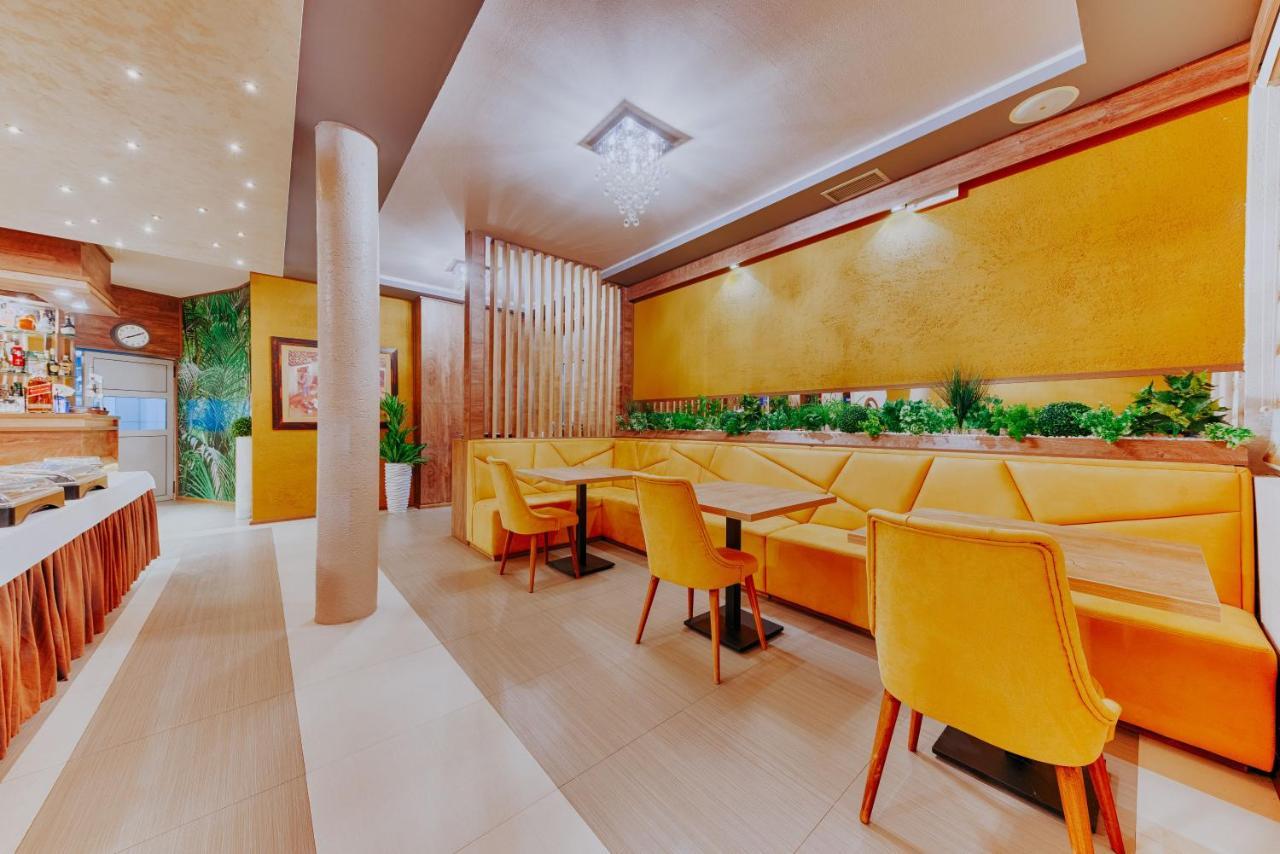Hotel Lion Улцинь Экстерьер фото
