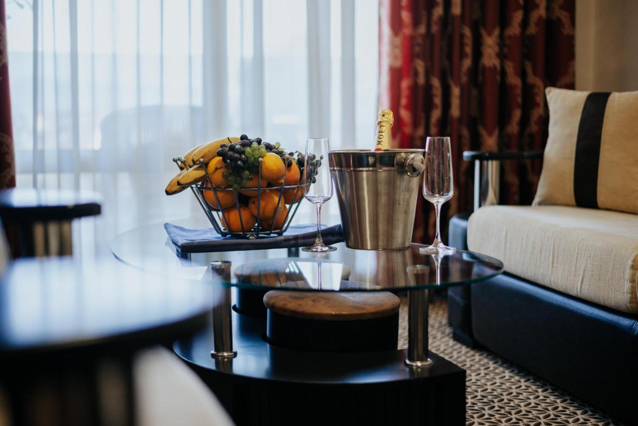Hotel Lion Улцинь Экстерьер фото