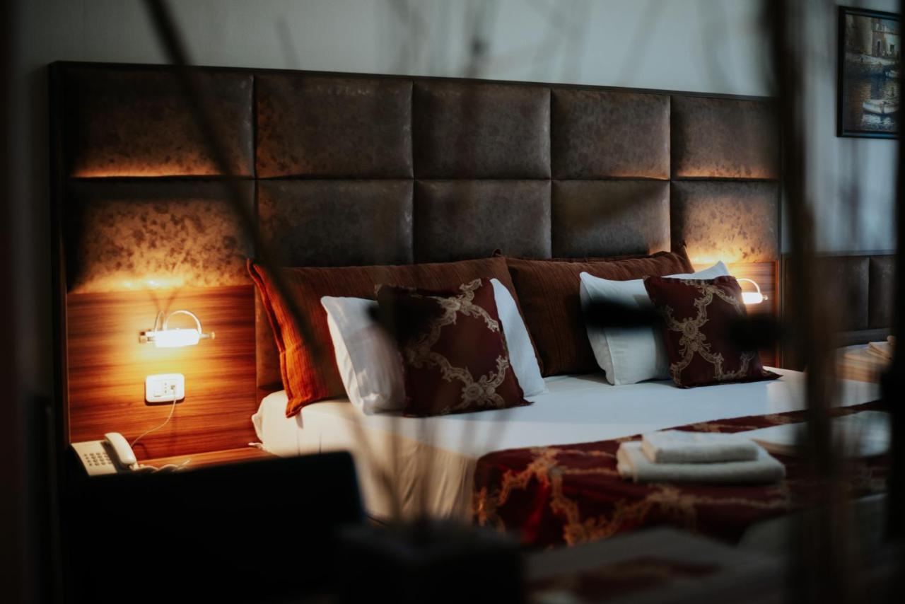 Hotel Lion Улцинь Экстерьер фото