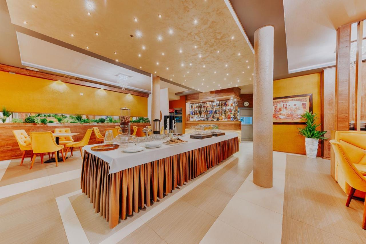 Hotel Lion Улцинь Экстерьер фото
