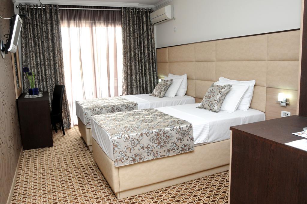 Hotel Lion Улцинь Экстерьер фото
