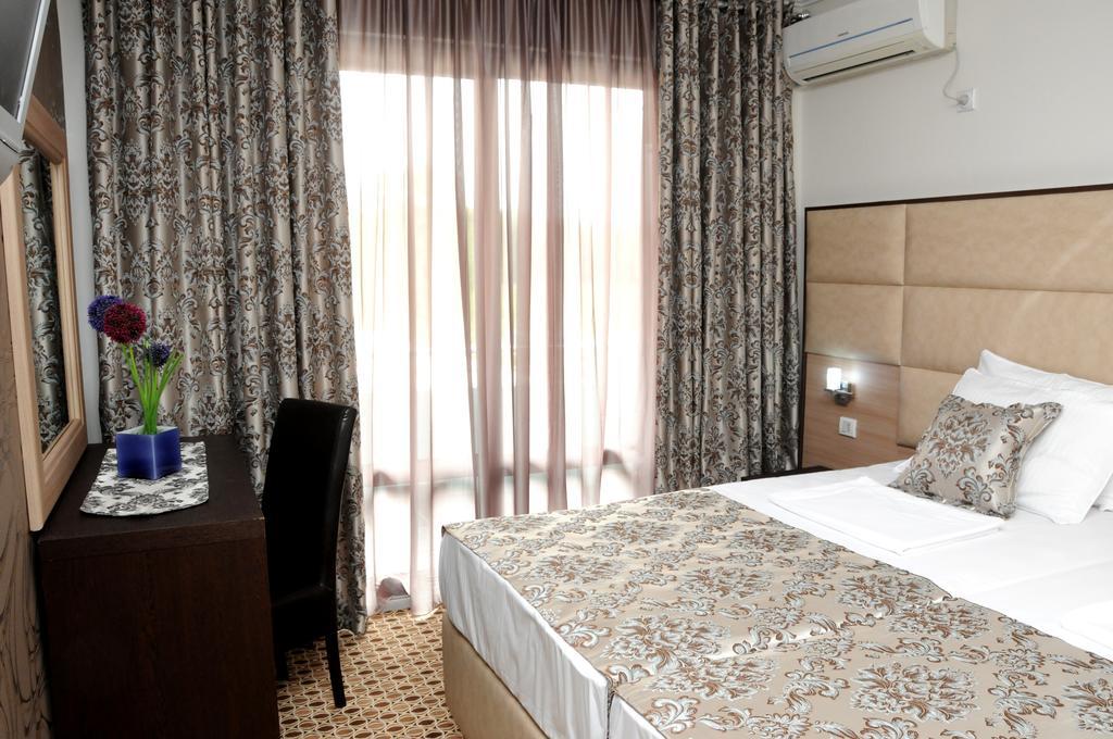 Hotel Lion Улцинь Экстерьер фото
