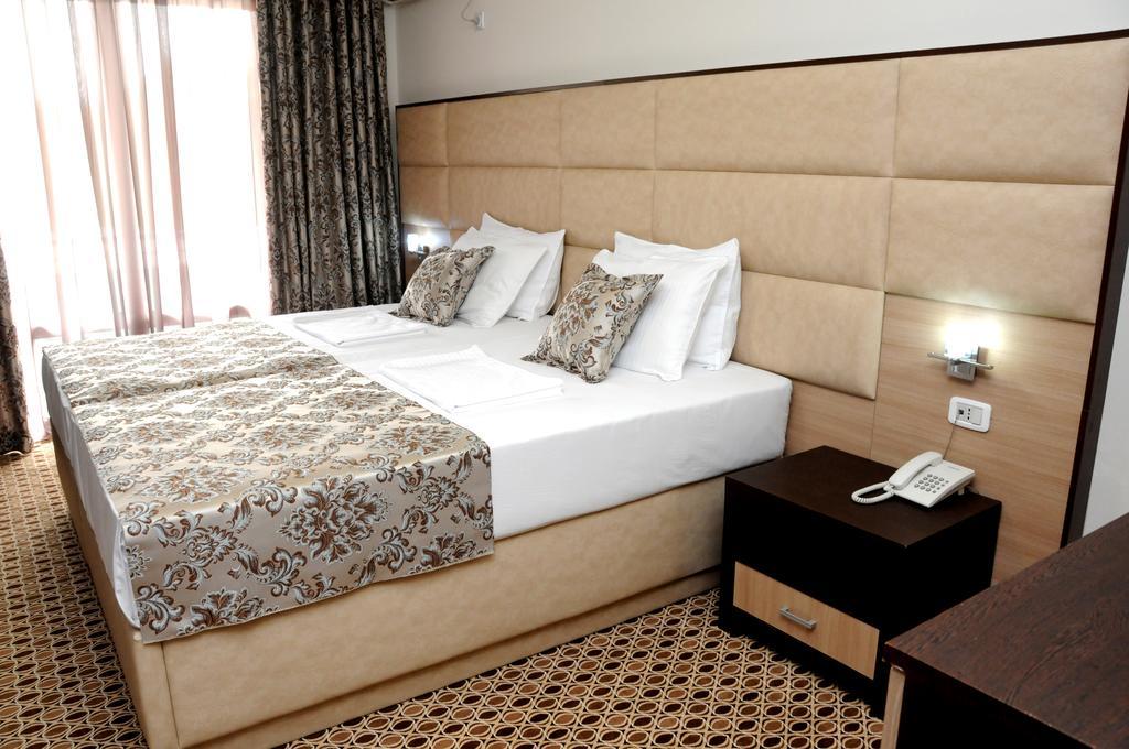 Hotel Lion Улцинь Экстерьер фото