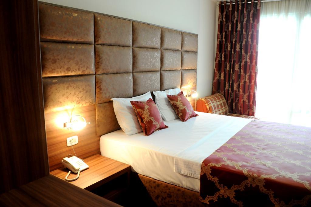 Hotel Lion Улцинь Экстерьер фото