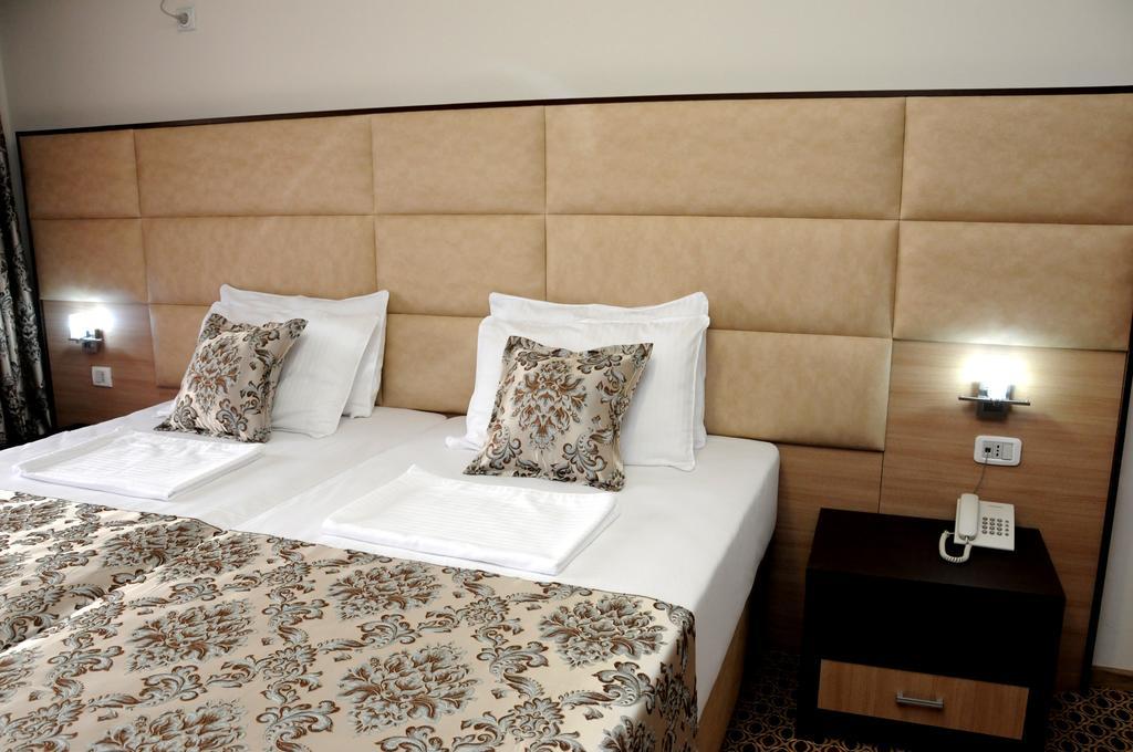 Hotel Lion Улцинь Экстерьер фото
